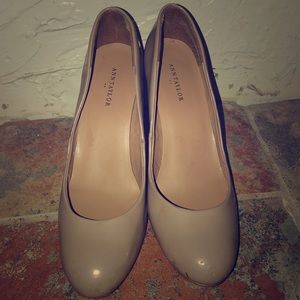 Ann Taylor Beige pumps